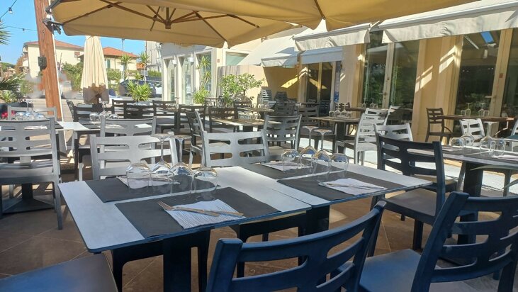 Dehors Ristorante di Pesce Altamarea Marina di Massa 
