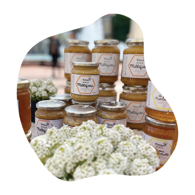 Vasetti di miele in esposizione