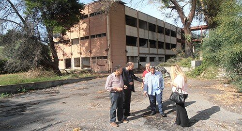 Sopralluogo della Commissione comunale al Patrimonio per vagliare le proposte al recupero dell’ex scuola Brancati di Librino Sopralluogo della Commissione comunale al Patrimonio per vagliare le proposte al recupero dell’ex scuola Brancati di Librino