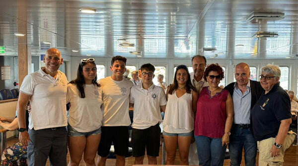 Traversata dello Stretto di Messina per gli studenti dell’Istituto Duca degli Abruzzi di Catania Traversata dello Stretto di Messina per gli studenti dell’Istituto Duca degli Abruzzi di Catania