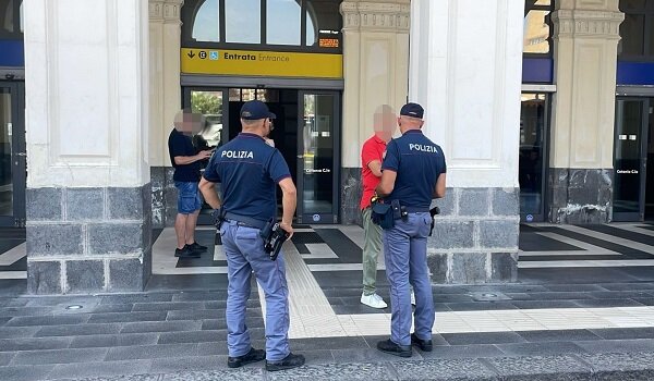 Viola il foglio di via emesso dal Questore di Catania, ventiseienne di Lentini denunciato dalla Polizia di Stato