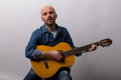 "Vorrei scrivere di te", dal 30 ottobre in radio il nuovo singolo del cantautore Marco Calabrese "Vorrei scrivere di te", dal 30 ottobre in radio il nuovo singolo del cantautore Marco Calabrese