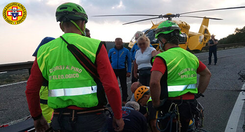 Intervento di soccorso di un turista precipitato all'interno delle Grotta dei &ldquo;Tre livelli&rdquo;, nel versante sud dell'Etna