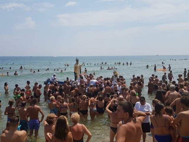 Celebrata la Madonna Assunta alla Playa con una processione a mare