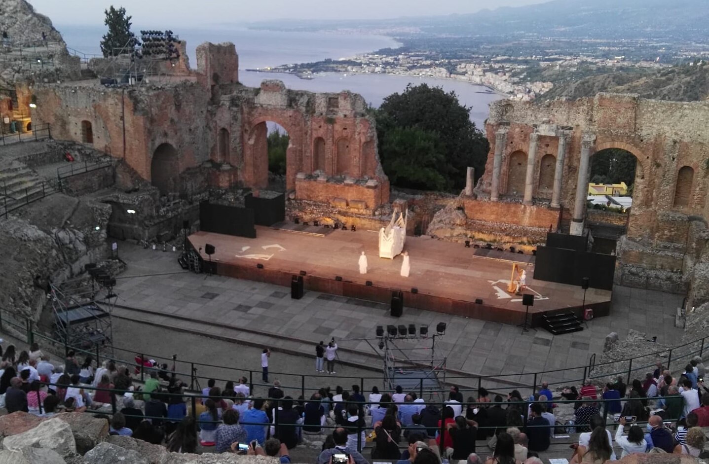 L&rsquo;alba a Taormina con &ldquo;Al passo coi Templi", Marco Savatteri al Teatro Antico per raccontare &ldquo;Il Risveglio degli Dei&rdquo;