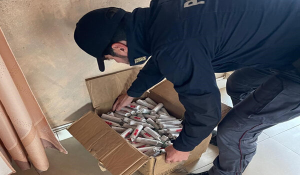 Oltre mezza tonnellata di fuochi d&rsquo;artificio conservata in casa senza precauzione, trentaquattrenne arrestato dalla Polizia di Stato
