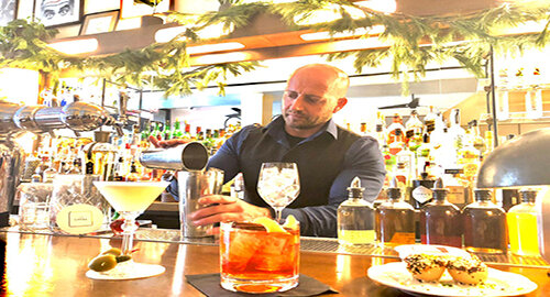 Drink e Cinema, "Ti' Punch 19" di Peppe La Sala, barman del SunClub di Trapani Drink e Cinema, "Ti' Punch 19" di Peppe La Sala, barman del SunClub di Trapani