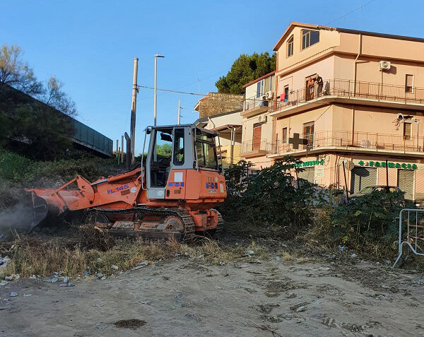 Incendi, continuano anche ad agosto i lavori di scerbatura Incendi, continuano anche ad agosto i lavori di scerbatura