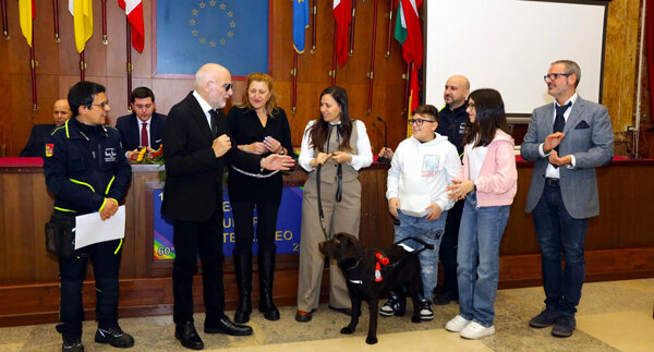 Uici, Helen Keller, un cane guida cambia la vita ai disabili visivi