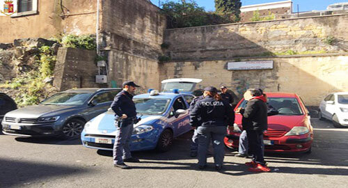 Posteggiatore abusivo arrestato per aggressione ad agenti di una Volante