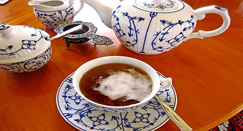 Estate, gli esperti consigliano t&egrave;, infusi e tisane calde per combattere la calura