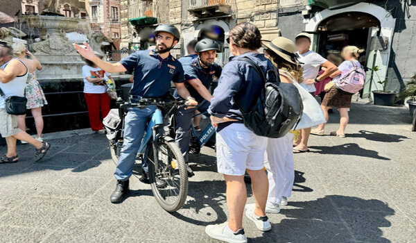 Controlli del centro storico, parchi e piazze, in azione le pattuglie e-bike della Polizia di Stato