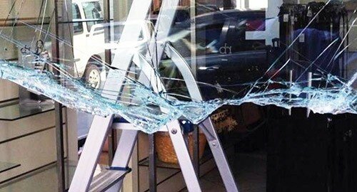 "Furto con spaccata", allarme e preoccupazione dei vertici dell’associazione commercianti di Catania "Furto con spaccata", allarme e preoccupazione dei vertici dell’associazione commercianti di Catania