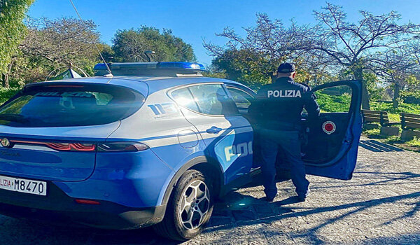 Al parco con la droga, denunciato ventiquattrenne per detenzione ai fini di spaccio Al parco con la droga, denunciato ventiquattrenne per detenzione ai fini di spaccio