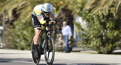 Giro d'Italia 2018, a Rovereto Dennis domina la cronometro, Yates resiste in rosa