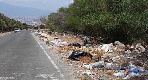 Discariche a pochi passi dalla Plaia, strade ridotte a pattumiera vicino il trafficato viale Kennedy Discariche a pochi passi dalla Plaia, strade ridotte a pattumiera vicino il trafficato viale Kennedy
