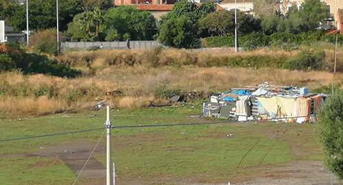 Baracche rom nel terreno di via Anfuso, il consigliere Andrea Cardello chiede messa in sicurezza dell'area