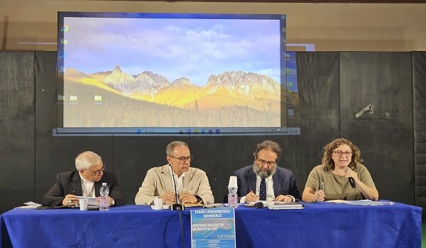 PUG, cittadini, esperti e istituzioni a confronto sul tema dell’abitare nel futuro urbano PUG, cittadini, esperti e istituzioni a confronto sul tema dell’abitare nel futuro urbano