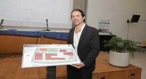 direttore-delli-ri-fo-r--gianluca-rapisarda-mentre-tiene-mappa-tattile-dellistituto--300x162-1319022052.jpg direttore-delli-ri-fo-r--gianluca-rapisarda-mentre-tiene-mappa-tattile-dellistituto--300x162-1319022052.jpg