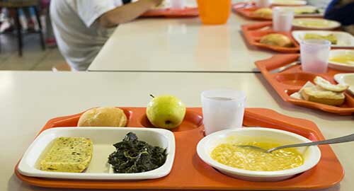 Scuola, Save the Children: 1 bambino su 2 in Italia non ha accesso al servizio mensa necessario a garantire un pasto al giorno Scuola, Save the Children: 1 bambino su 2 in Italia non ha accesso al servizio mensa necessario a garantire un pasto al giorno