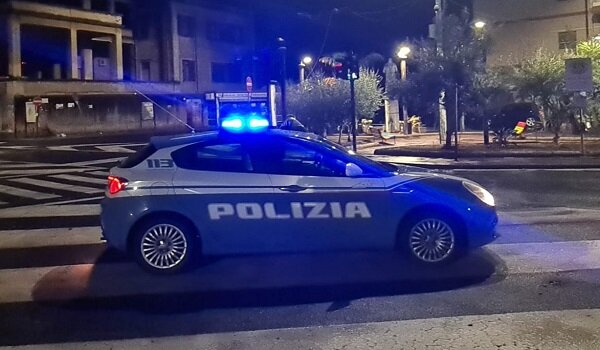 Molestava passanti in piazza Turi Ferro, trentunenne denunciato dalla Polizia di Stato e accompagnato al Centro di permanenza e rimpatrio di Caltanissetta