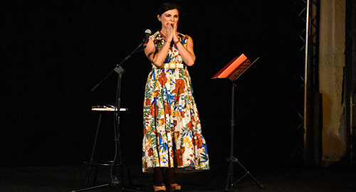 Il 9 luglio al Lido dei Ciclopi di Aci Castello "L'assaggiatrice" reading teatrale dal romanzo di Giuseppina Torregrossa, con Egle Doria