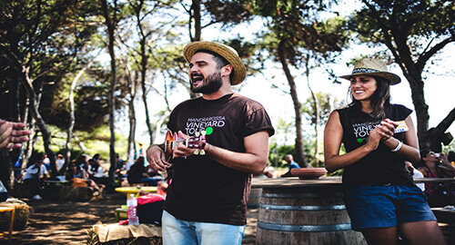 Mandrarossa Vineyard Tour il 7 e 8 settembre a Menfi tra cibo, musica e divertimento Mandrarossa Vineyard Tour il 7 e 8 settembre a Menfi tra cibo, musica e divertimento