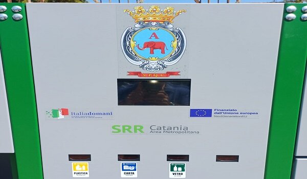 Rifiuti, attivata in piazza Vicer&eacute; la prima isola ecologica intelligente