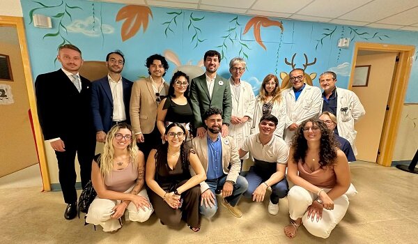 Magia e colori nei reparti pediatrici, nuovi murales per i piccoli pazienti del Policlinico