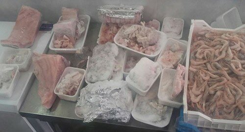Sequestrato dal Commissariato di Nesima pesce indebitamente congelato in una pescheria, indagato il titolare Sequestrato dal Commissariato di Nesima pesce indebitamente congelato in una pescheria, indagato il titolare
