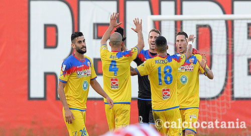 Serie C, il Catania inizia con una vittoria in casa della capolista Rende, calabresi battuti 2-1 con Manneh e Silvestri Serie C, il Catania inizia con una vittoria in casa della capolista Rende, calabresi battuti 2-1 con Manneh e Silvestri