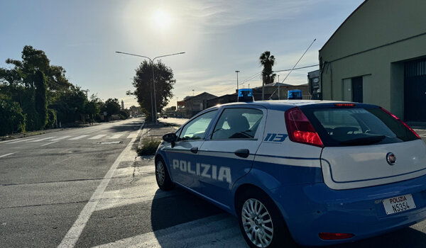 In auto con la droga, due pluripregiudicati inseguiti e arrestati dalla Polizia di Stato
