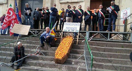Crisi agrumicola, anche il Comune di Patern&ograve; presente alla manifestazione di ieri a Francofonte