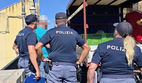 Lo straordinario interforze a Vizzini coordinato dalla Polizia di Stato, verifiche sul rispetto Codice della strada e sanzioni per ambulanti non in regola Lo straordinario interforze a Vizzini coordinato dalla Polizia di Stato, verifiche sul rispetto Codice della strada e sanzioni per ambulanti non in regola