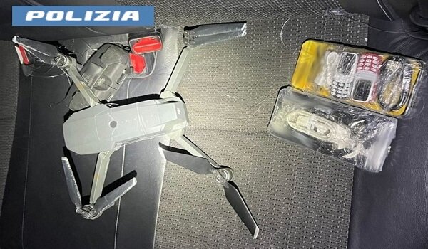 Tre giovani denunciati dalla Polizia di Stato, volevano introdurre cellulari in carcere con drone