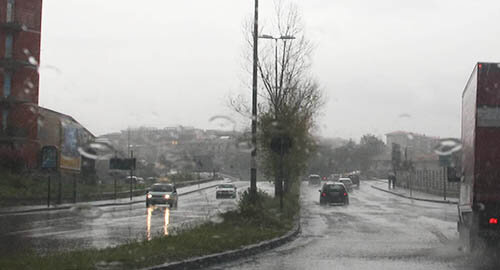 Appena piove per qualche ora strade allagate nella IV municipalit&agrave;