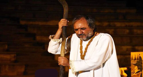 A Segesta l'1 settembre Salvatore Guglielmino, alla luce del tramonto, indosserà le vesti di "Edipo Re" A Segesta l'1 settembre Salvatore Guglielmino, alla luce del tramonto, indosserà le vesti di "Edipo Re"