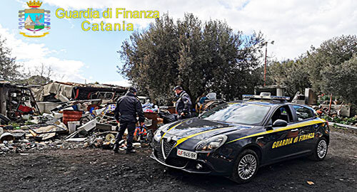 Sequestrate dalla Guardia di Finanza una discarica di 5.300 mq e 17 strutture abusive a Belpasso