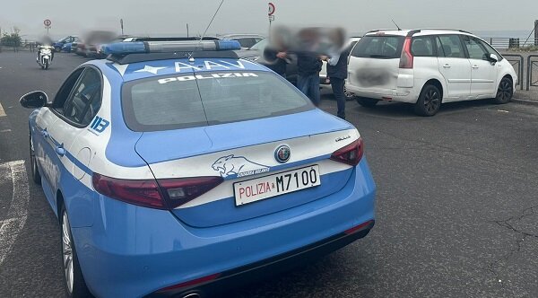 Litigano per un cellulare, la Polizia di Stato interviene e scopre che uno dei due &egrave; irregolare sul territorio