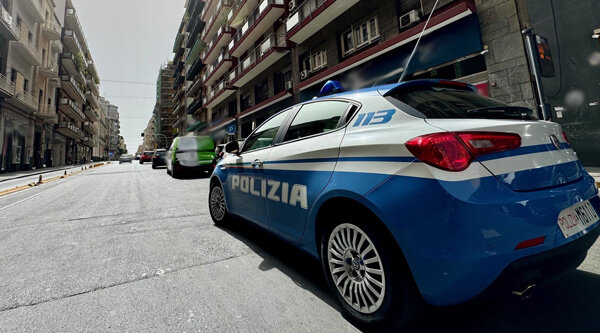 Sottrae bigiotteria in un negozio, arrestato della Polizia di Stato per furto aggravato
