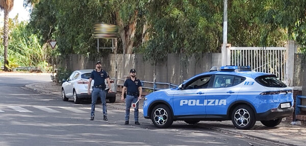 Continuano i controlli della Polizia di Stato, sequestrato stupefacente e giovane segnalato all’autorità amministrativa Continuano i controlli della Polizia di Stato, sequestrato stupefacente e giovane segnalato all’autorità amministrativa
