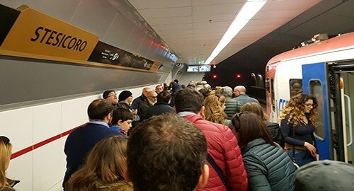Boom di passeggeri per la metro durante le festivit&agrave; agatine