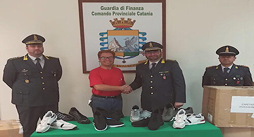 Donate in beneficenza dalla Guardia di Finanza scarpe sequestrate