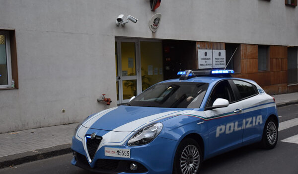 Anziana colpita da infarto e salvata a Caltagirone grazie all’intervento della Polizia di Stato Anziana colpita da infarto e salvata a Caltagirone grazie all’intervento della Polizia di Stato