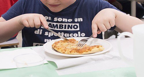 Scuola, Save the Children: il 48% degli alunni ancora non ha accesso al servizio mensa. In Sicilia situazione pi&ugrave; grave