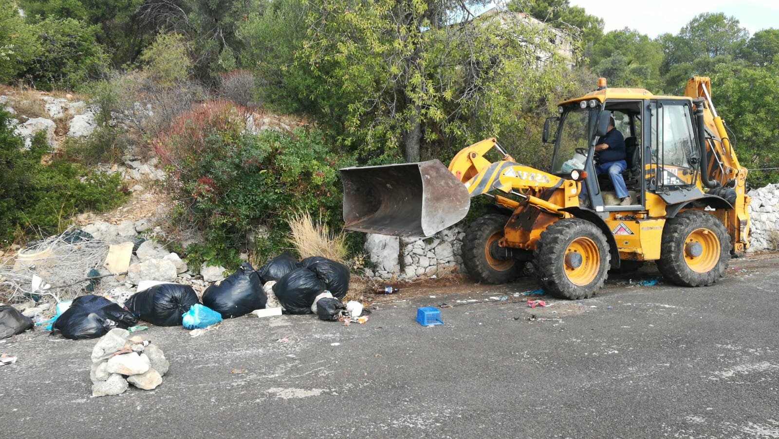 Siracusa, bonificata da rifiuti e micro-discariche un&rsquo;area adiacente alla riserva &ldquo;Grotta Monello&rdquo;