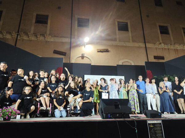 foto-di-gruppo-finale-833770648.jpg
