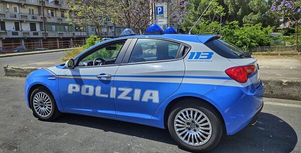 Arrestato dalla Polizia di Stato con 60 chili di marijuana, parte della droga era nascosta in una cella frigorifera del mercato ortofrutticolo di Siracusa