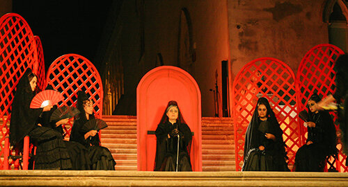 “La casa di Bernarda Alba”, capolavoro di Garcìa Lorca, in scena al Castello di Donnafugata, firmato dalla compagnia G.o.D.oT. di Ragusa “La casa di Bernarda Alba”, capolavoro di Garcìa Lorca, in scena al Castello di Donnafugata, firmato dalla compagnia G.o.D.oT. di Ragusa