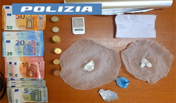 Sorpresi dalla Polizia di Stato a spacciare crack e cocaina in una casa "blindata" nel quartiere San Cristoforo Sorpresi dalla Polizia di Stato a spacciare crack e cocaina in una casa "blindata" nel quartiere San Cristoforo